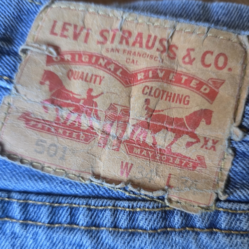 Levi's 501 Straightleg Jeans - Picture 7 of 9